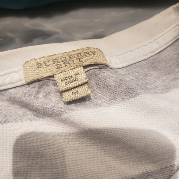 Burberry tshirt - Picture 3 of 3